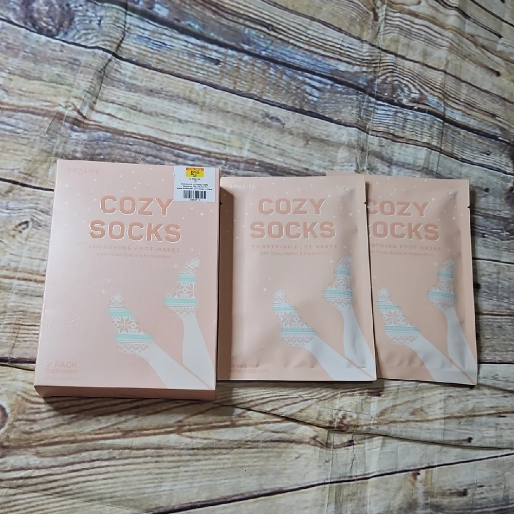 Cozy Socks Smoothing Foit Masks With Cocoa Butter & Peppermint Set Of 4